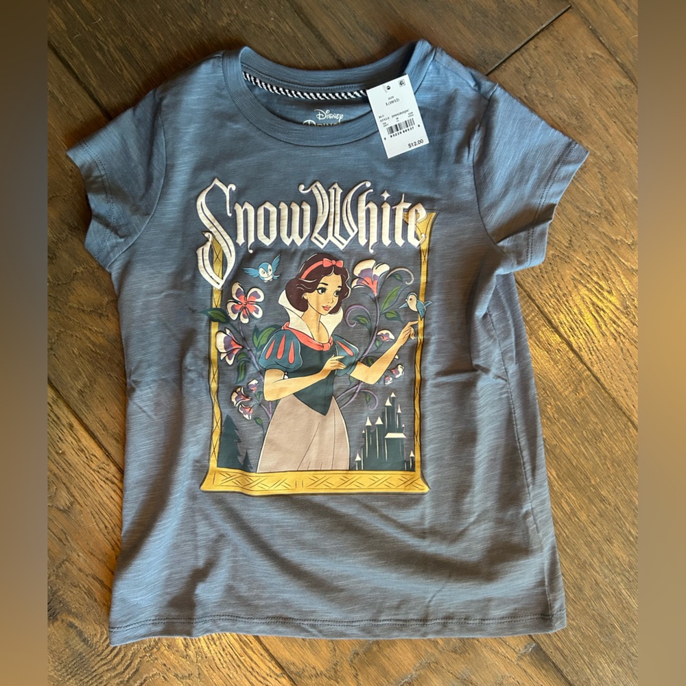 NWT Disney Snow White Graphic T-Shirt